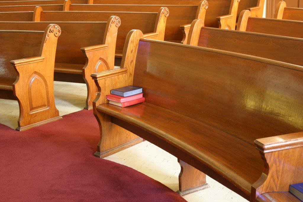 pews midst dioceseaj